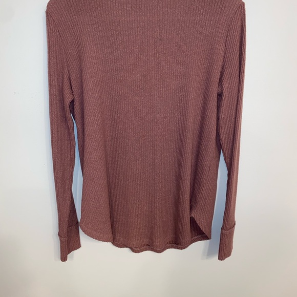 Abercrombie & Finch, soft, long sleeve size Medium - Picture 3 of 4